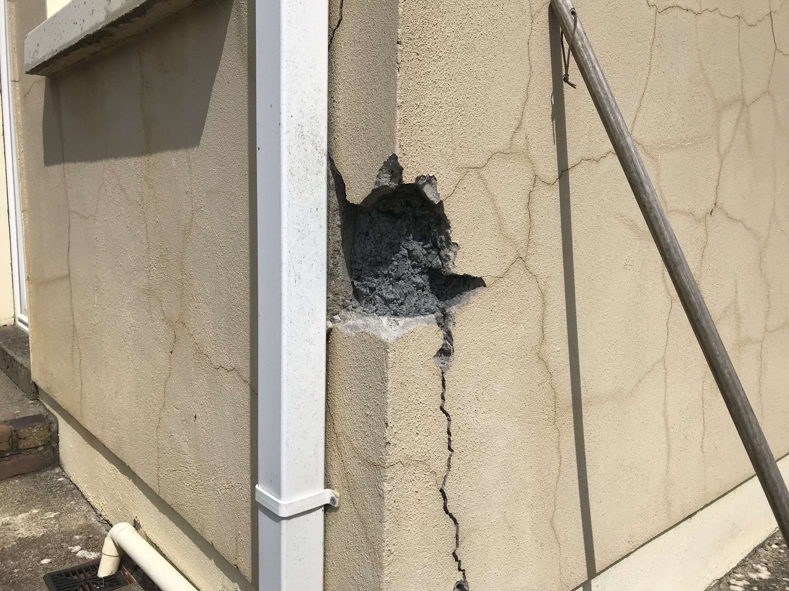 De-bonding of external render